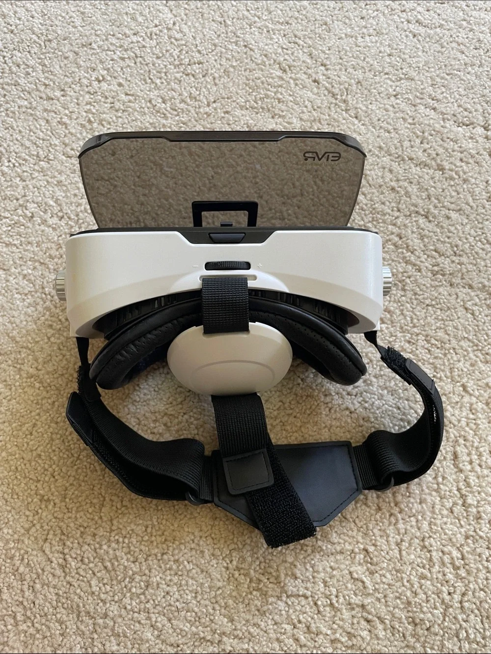 VR Headset in White and Black - Mobile VR Viewer